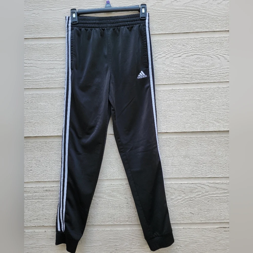 Adidas boy's jogger size L/G  14-16 color black and white